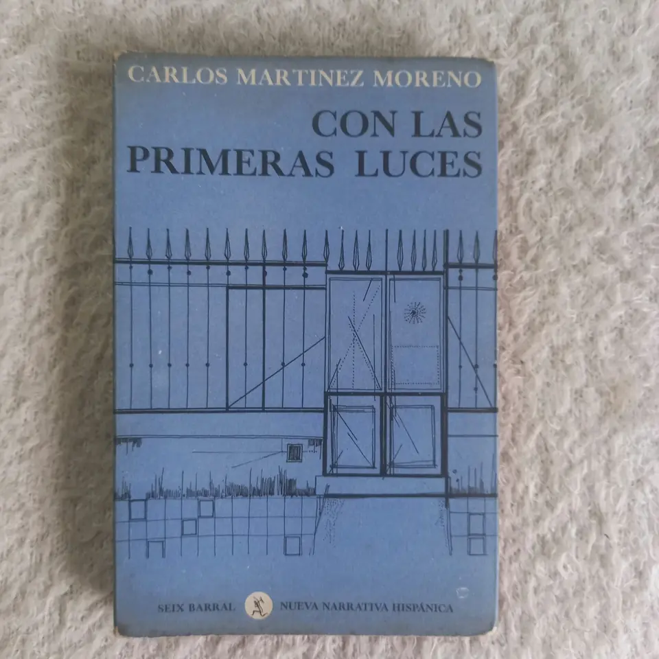 Con las primeras luces. Carlos Martínez Moreno