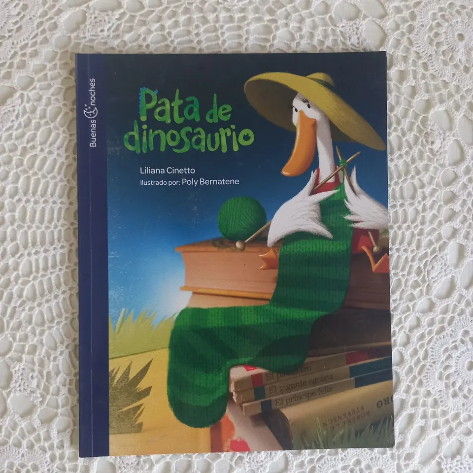 Pata de dinosaurio. Liliana Cinetto Ilustrado por Poly Bernatene
