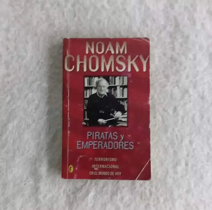 Piratas y emperadores. Noam Chomsky