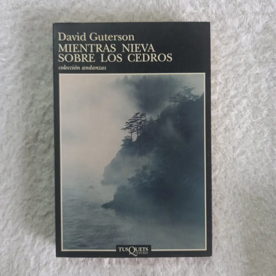 Mientras nieva sobre los cedros. David Guterson