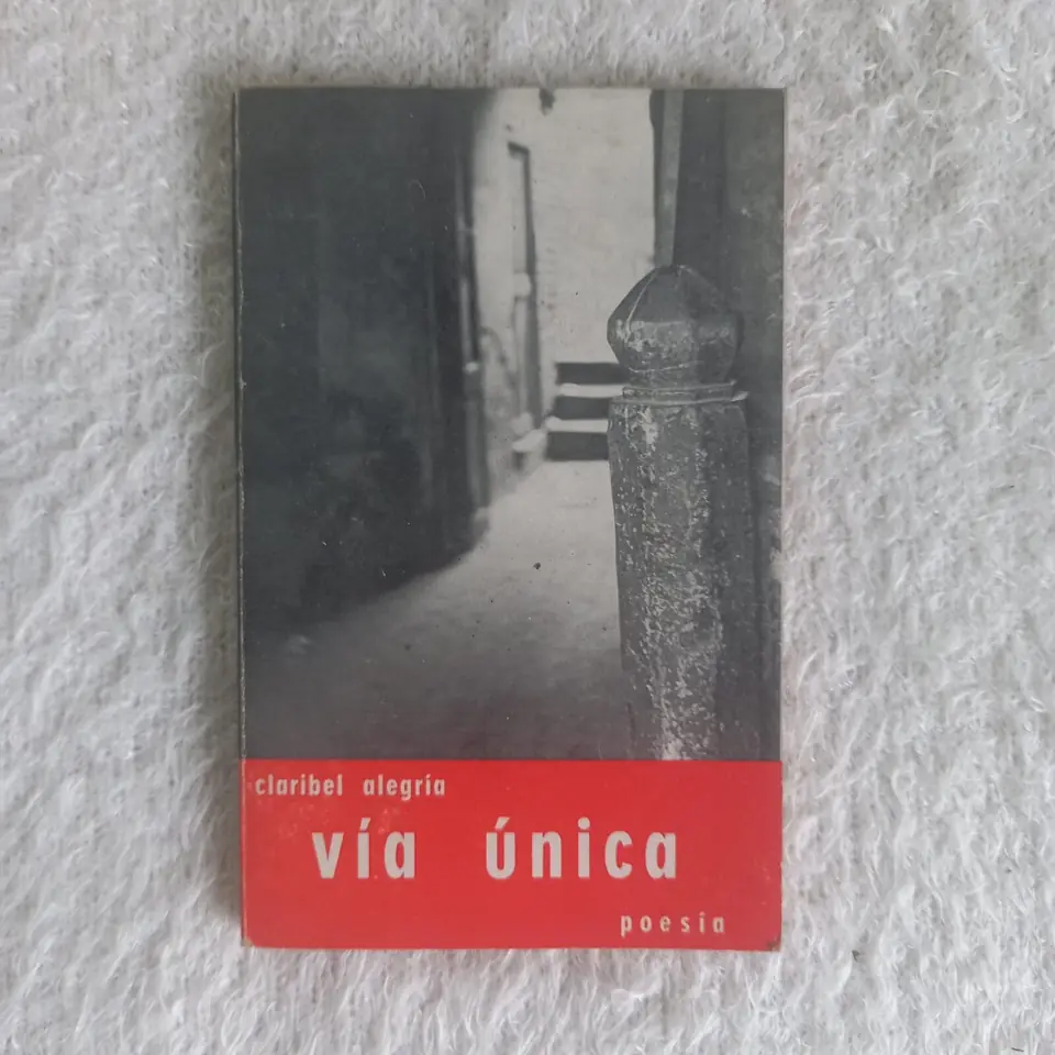 Vía única. Claribel Alegría