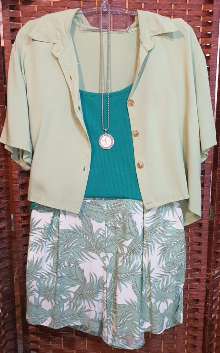 Short verde agua floreado