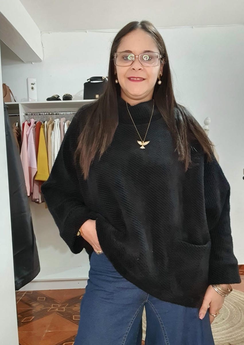 Ponchito  con cuello -Colección Raíces