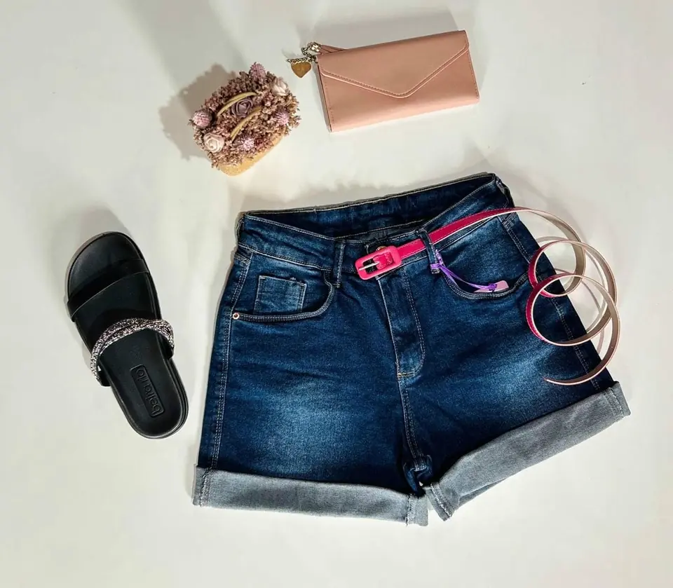 Short clásico oscuro