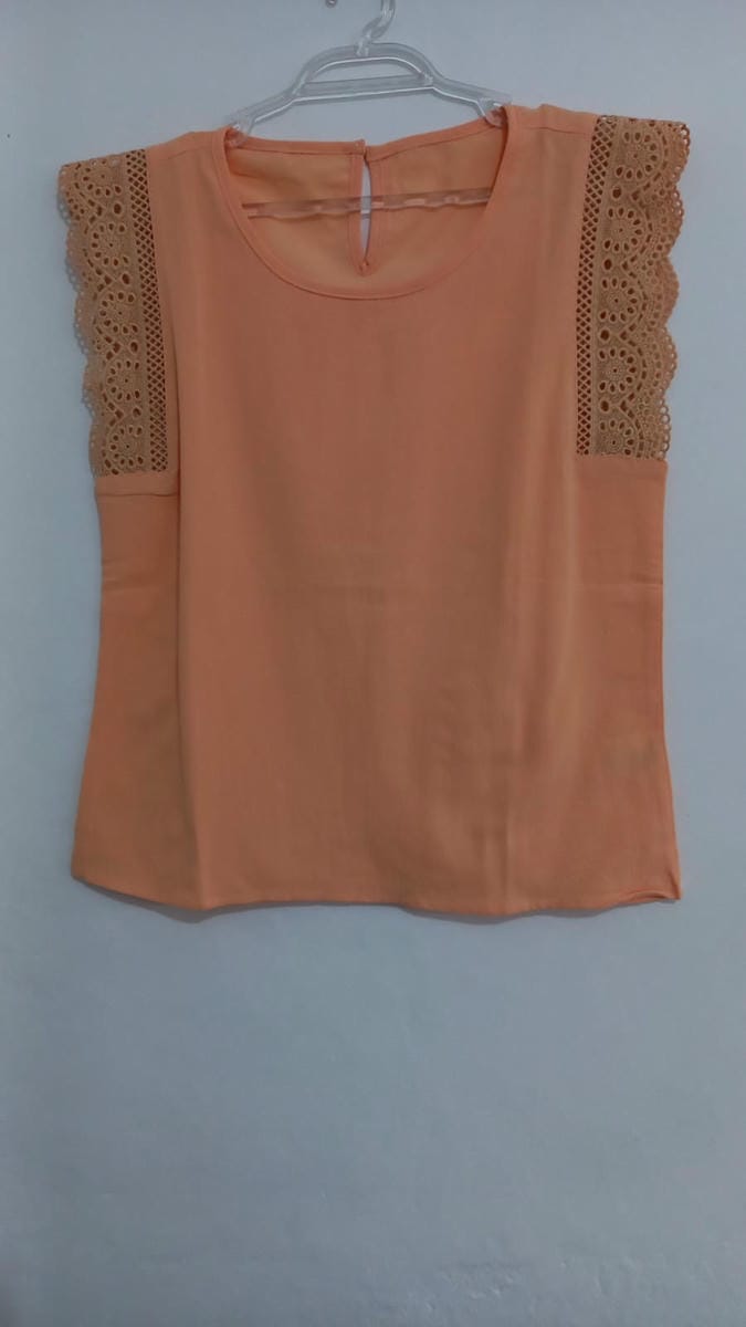Blusa con manga con detalle estilo regata