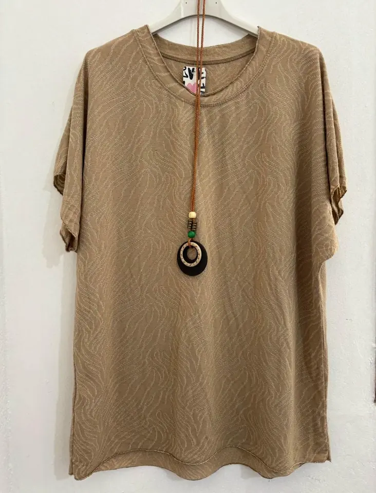 649/0089 Blusa con brillos en dorado