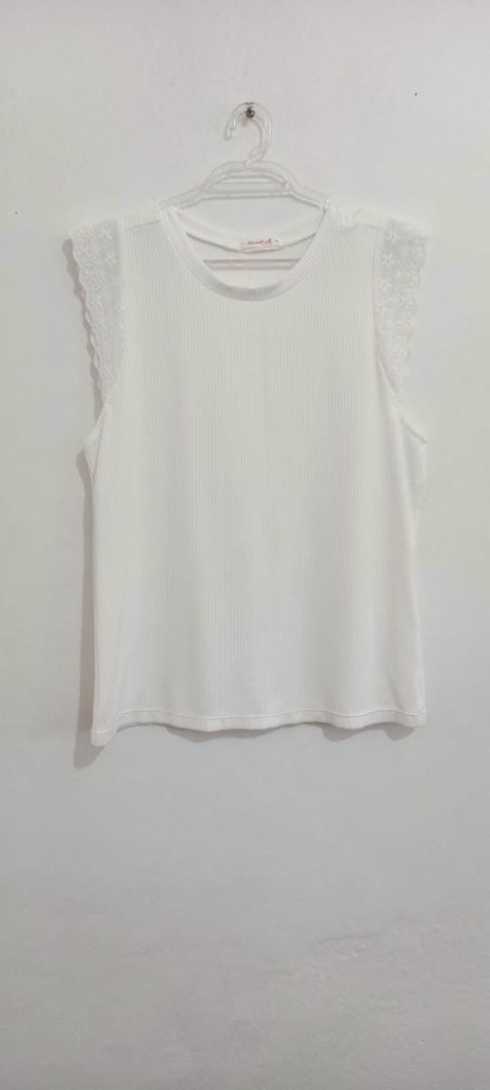 Básica con volado en broderie