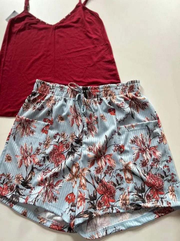 Short floreado con bolsillos laterales