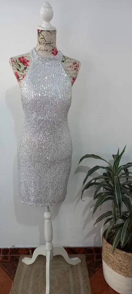 514/0344  Vestido corto con cuello