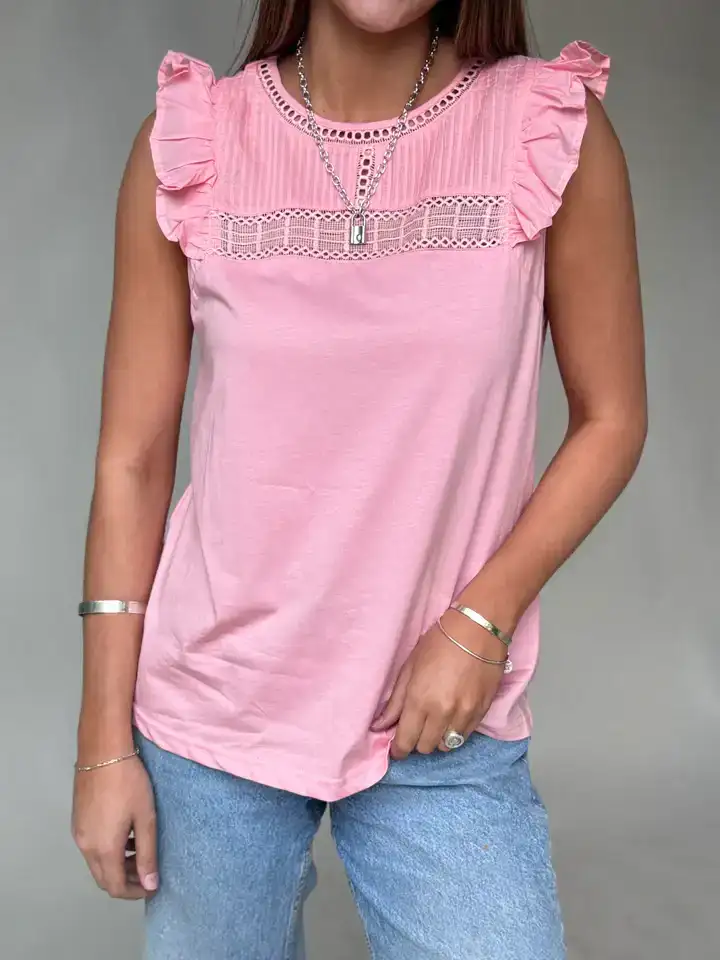 Bata musculosa con detalles