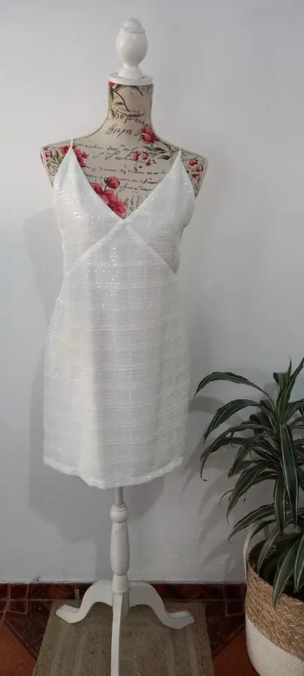 513/244  Vestido corto con escote V