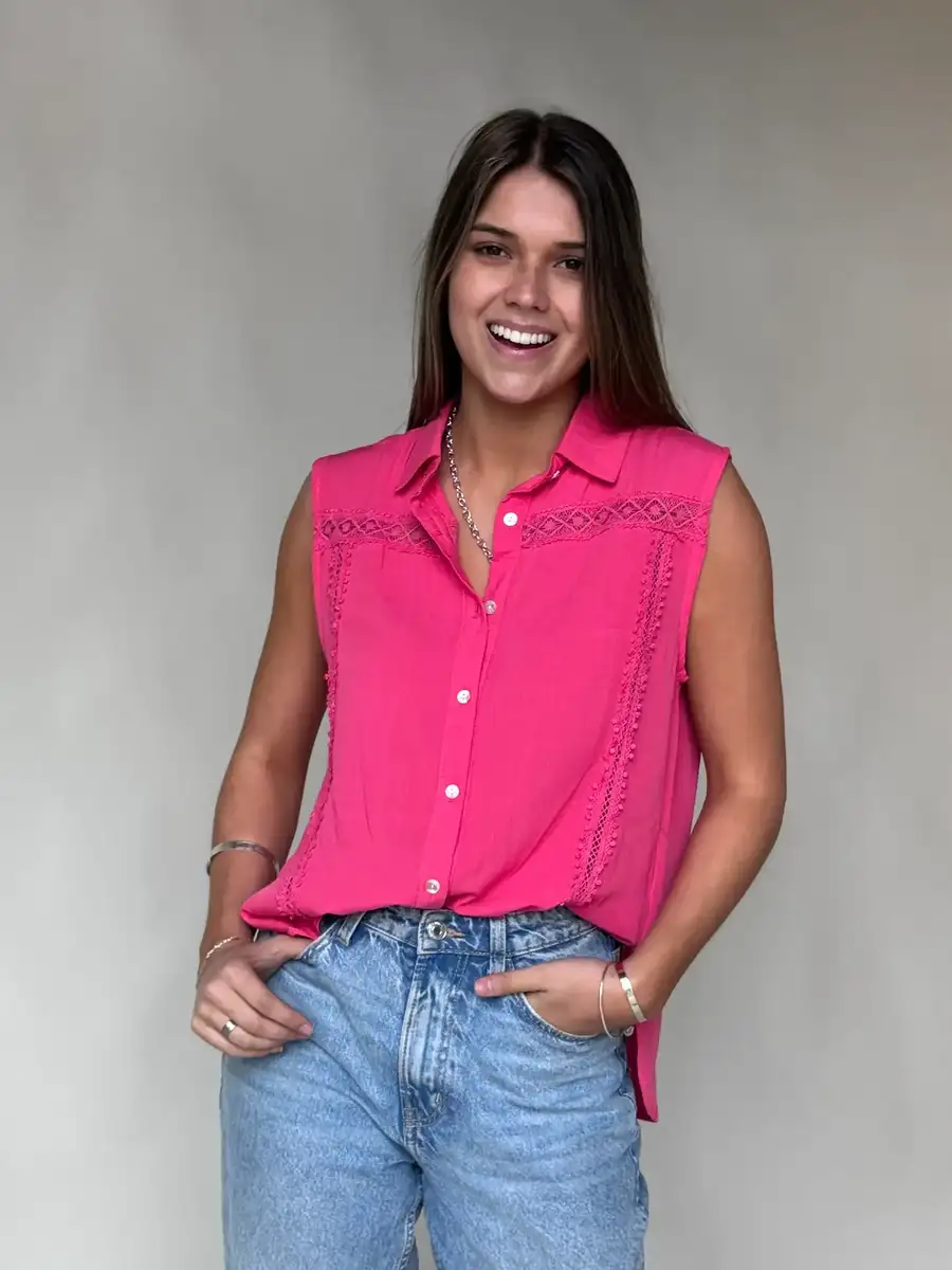 Camisa sin mangas con cuello
