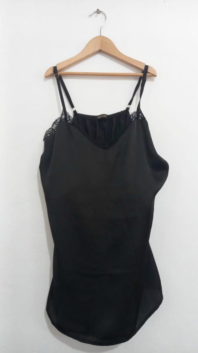 Blusa en Cetin con Renda