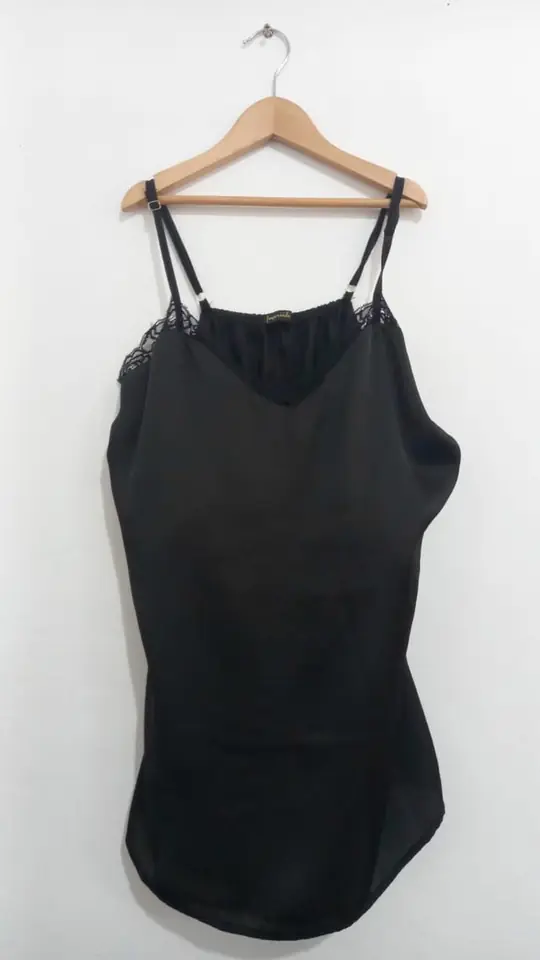 Blusa en Cetin con Renda