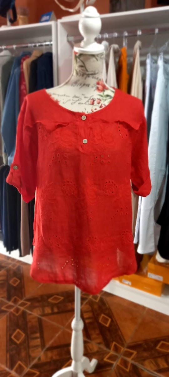 Camisa Italiana roja con broderie