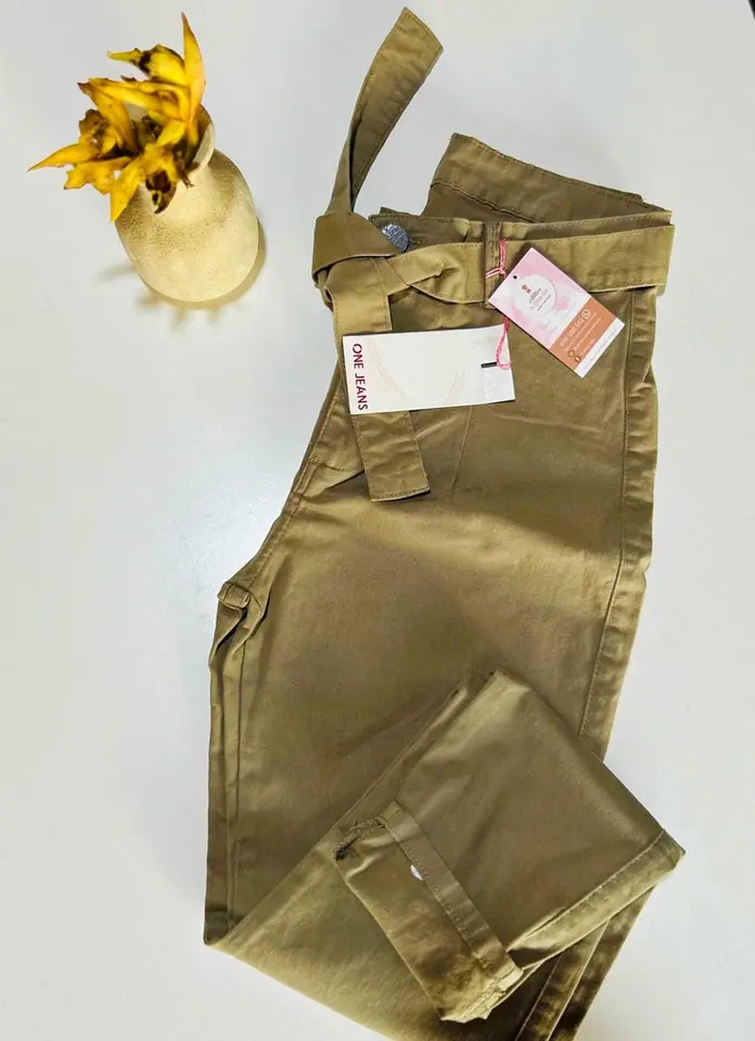 Pantalón Kaki con cinto