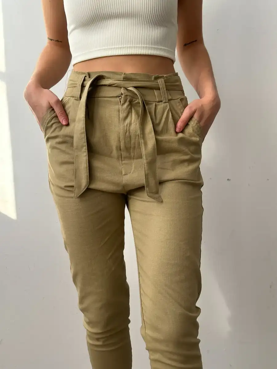 Pantalón con cinturón