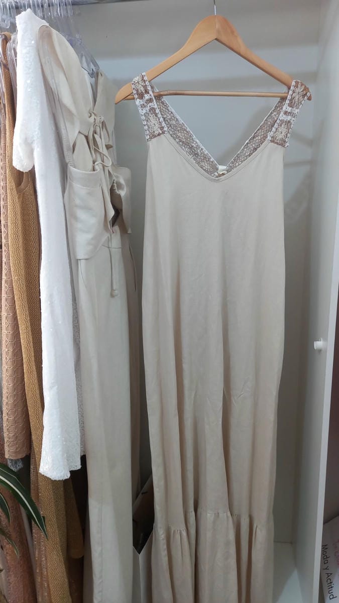 Vestido en Lino con detalle en crochet