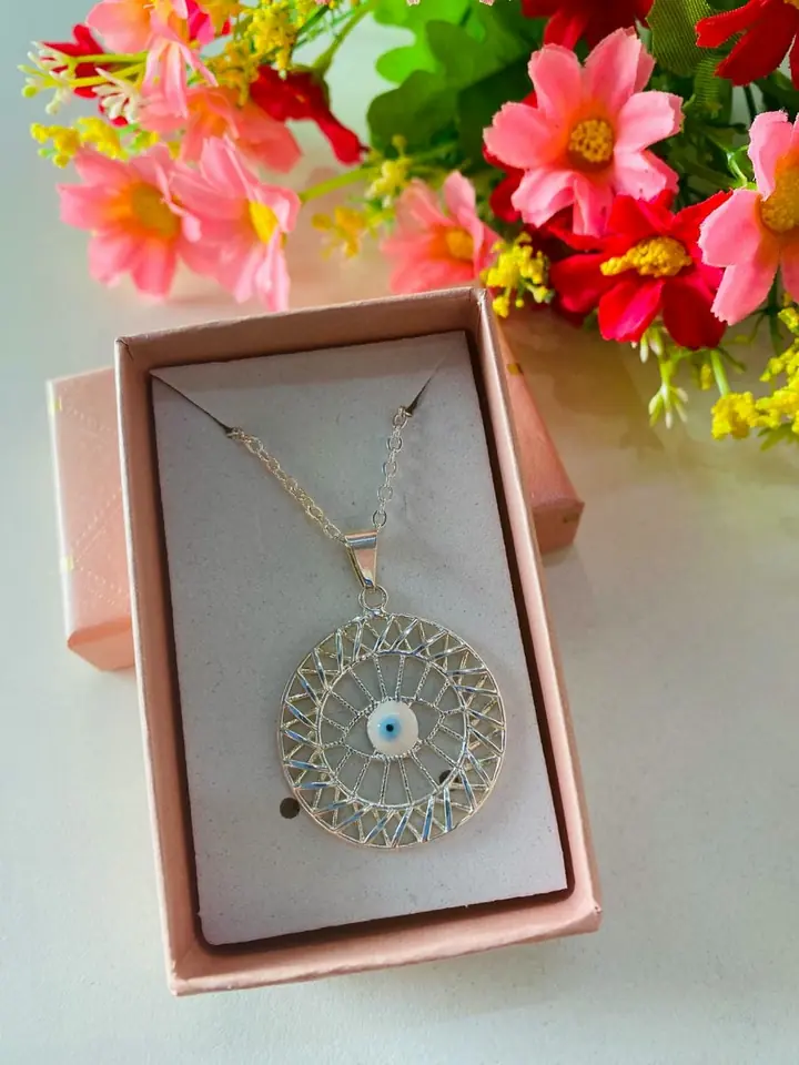 Cadena con dije de ojo turco
