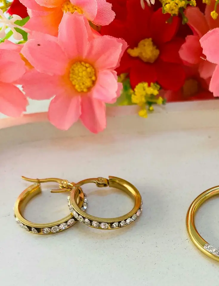Aritos dorados con strass 2cm