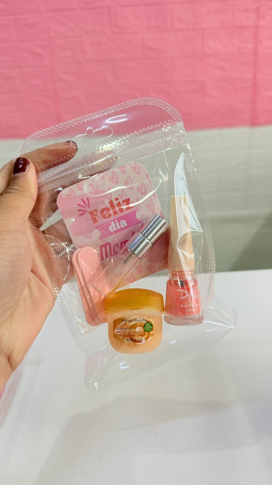 Kit: "Esmalte, bálsamo, perfumero, limas"