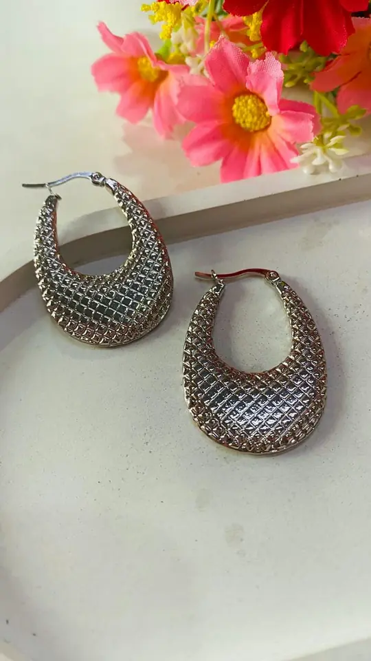Aros con relieve grandes