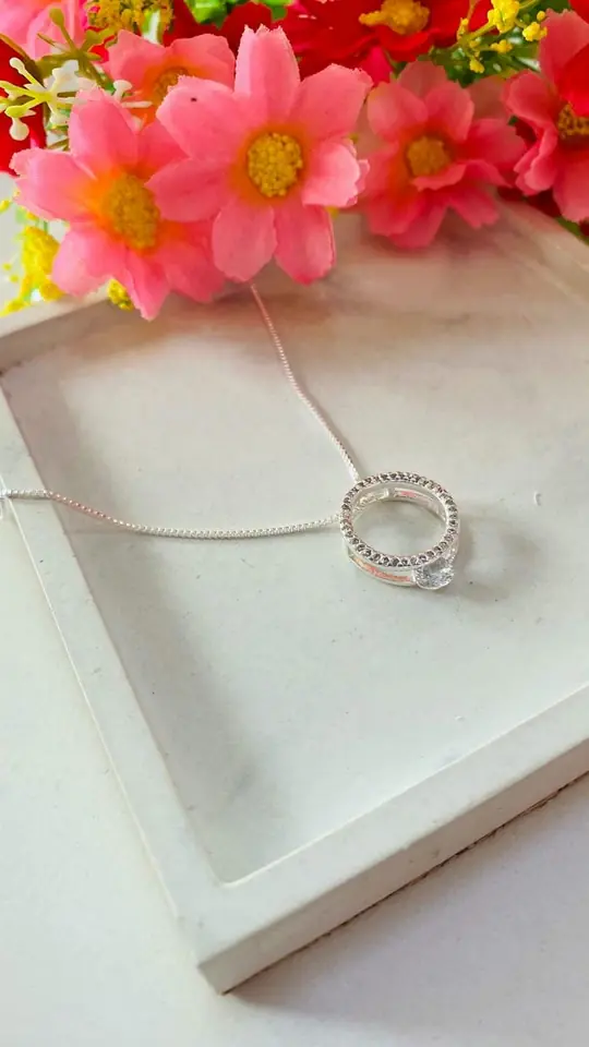 Conjunto con dije con strass