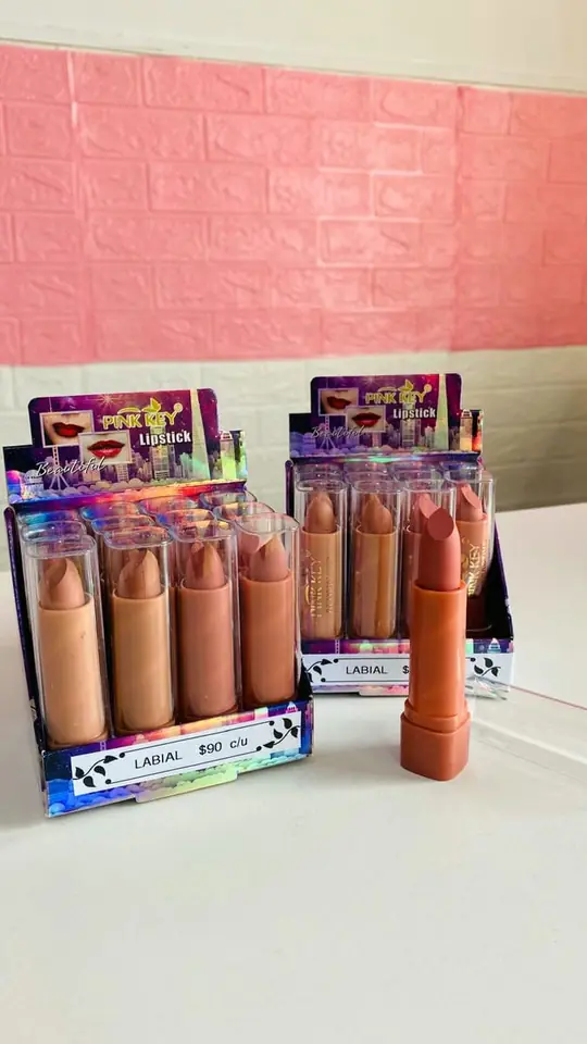 Labial en barra en tonos marrones