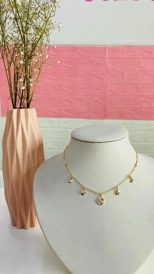 Cadena tipo chocker dorado dije luna