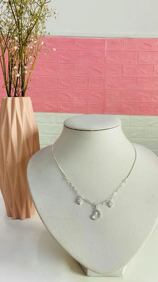 Cadena tipo chocker con dije corazón