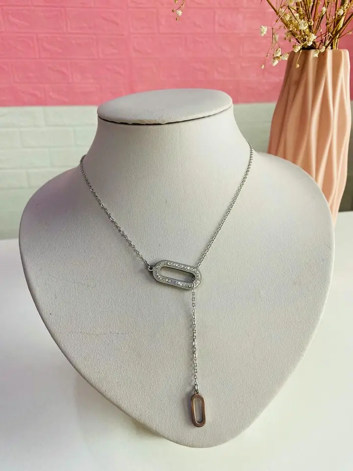 Cadena larga regulable con strass
