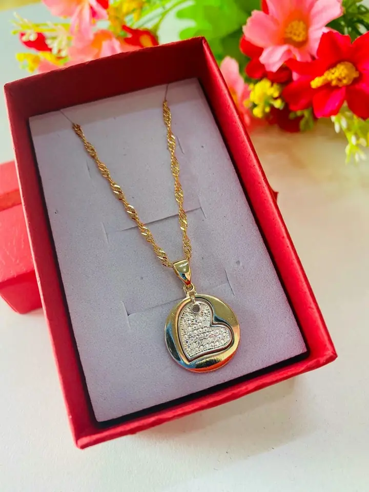 Conjunto dorado con dije corazón