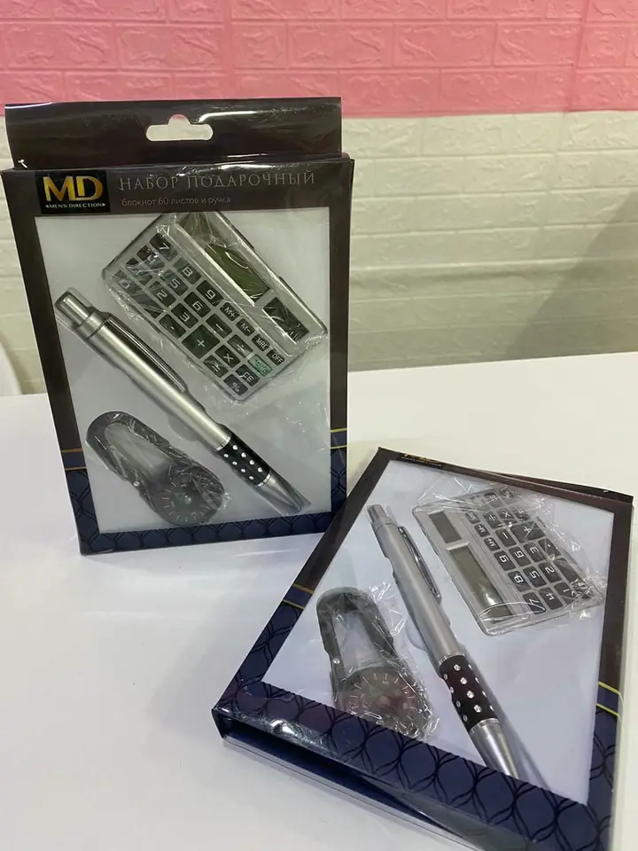 Set calculadora + lapicera y brújula
