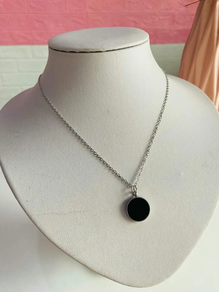 Conjunto circular esmaltado en color negro