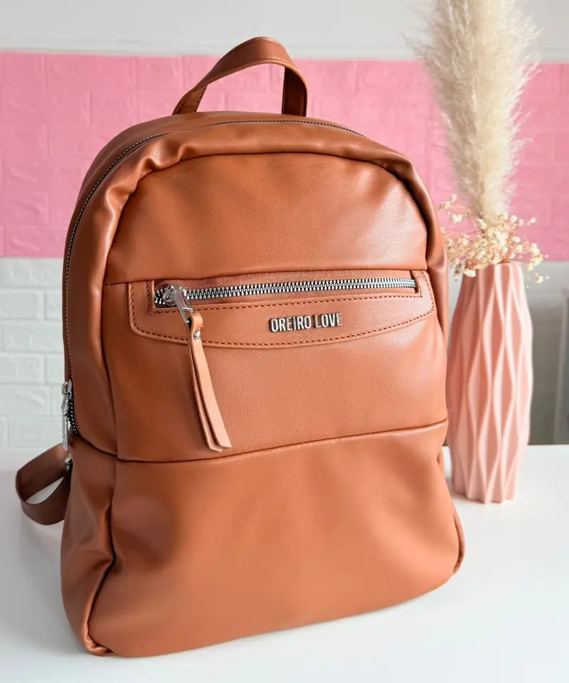 Mochila eco cuero  "Las oreiro"