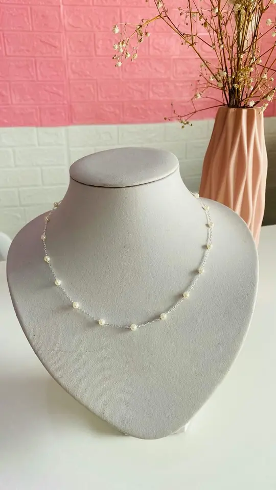 Chocker plateado con mini perlitas