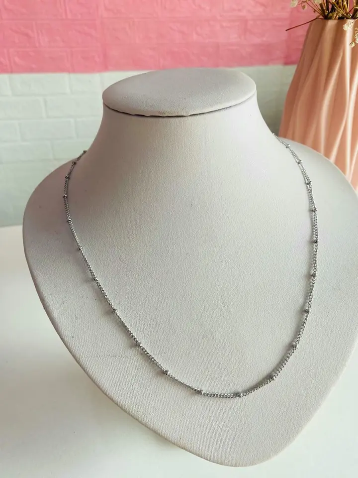 Cadena con puntitos en plateado