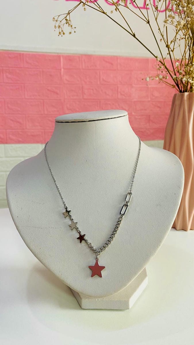 Colgante con dije estrellas