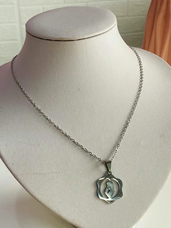 Conjunto virgen niña