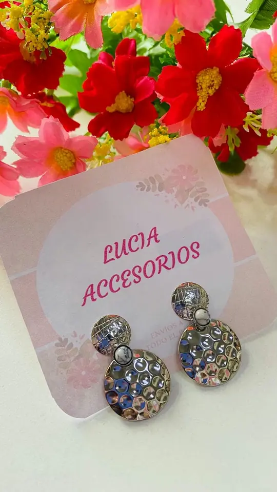 Caravana con detalles en blanco