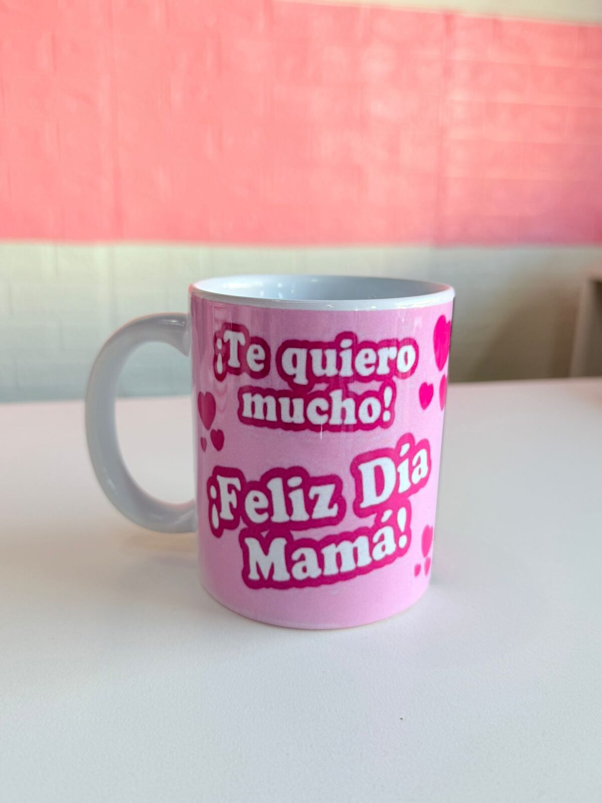 Taza "Feliz día mamá" rosa