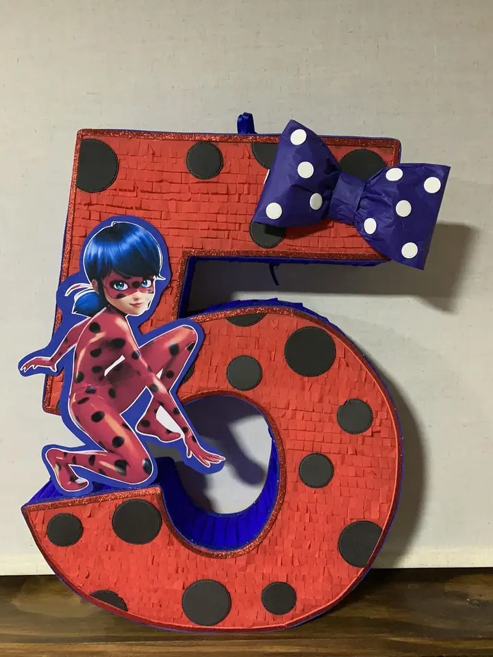 Piñata NÚMERO 5 LADY BUG