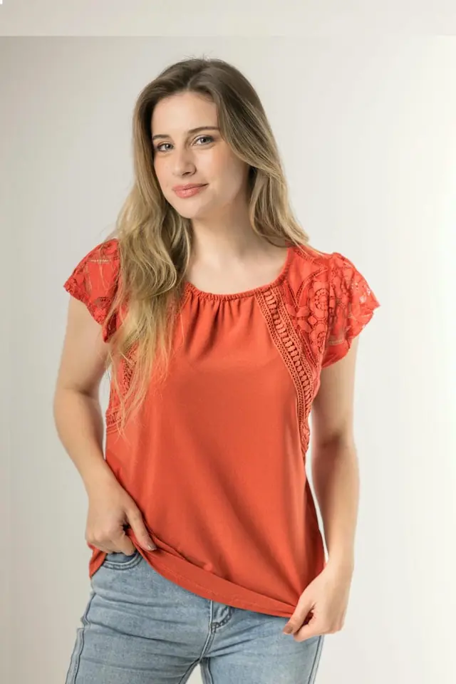 BLUSA C/ DISEÑO EN MANGA 8169