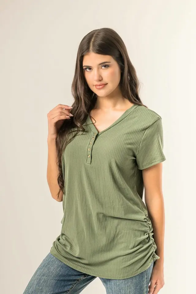 BLUSA C/ BOTONES EN ESCOTE 8046