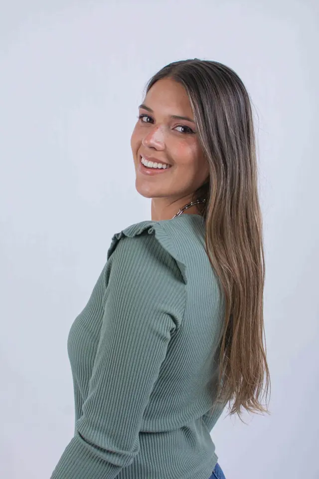 BLUSA CON DISEÑO VOLADO 7524