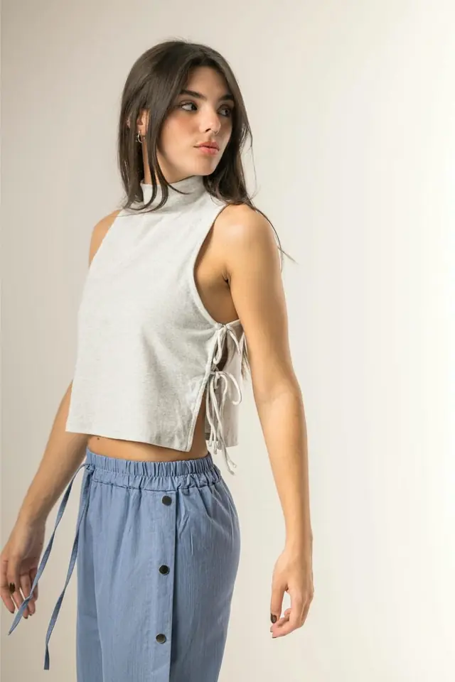 BLUSA CUELLO ALTO ACORDONADO 8003