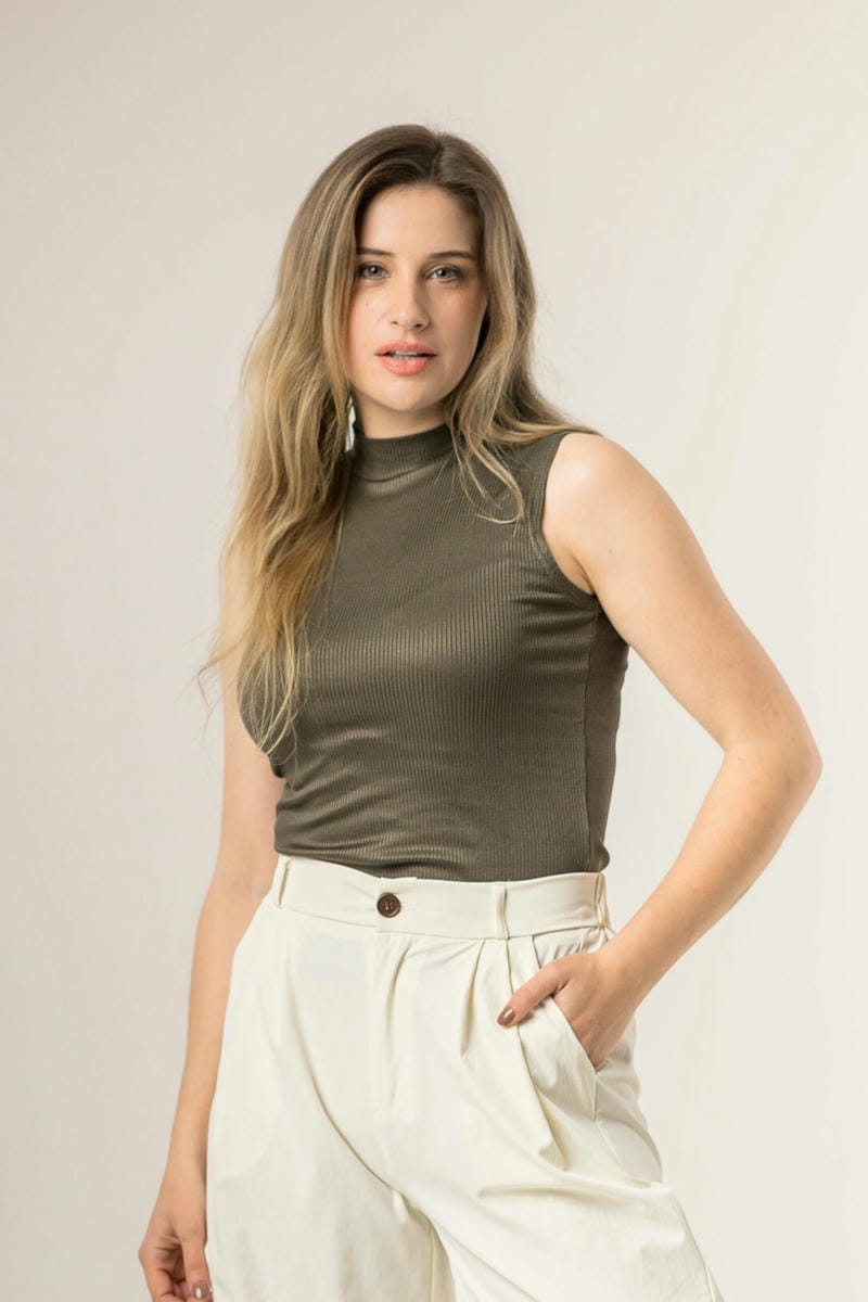 TOP CUELLO ALTO 8022