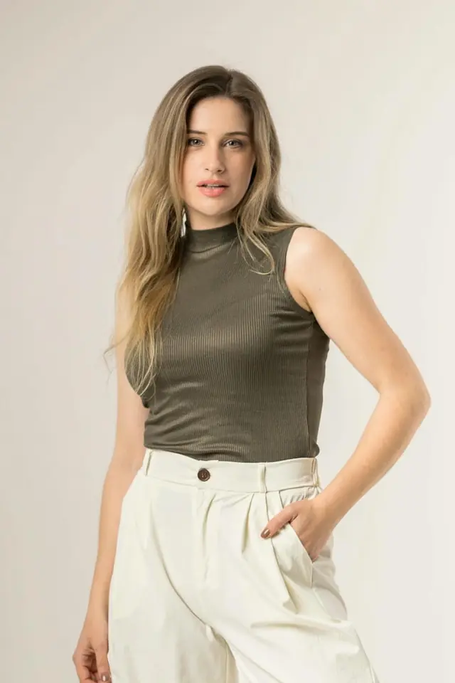 TOP CUELLO ALTO 8022