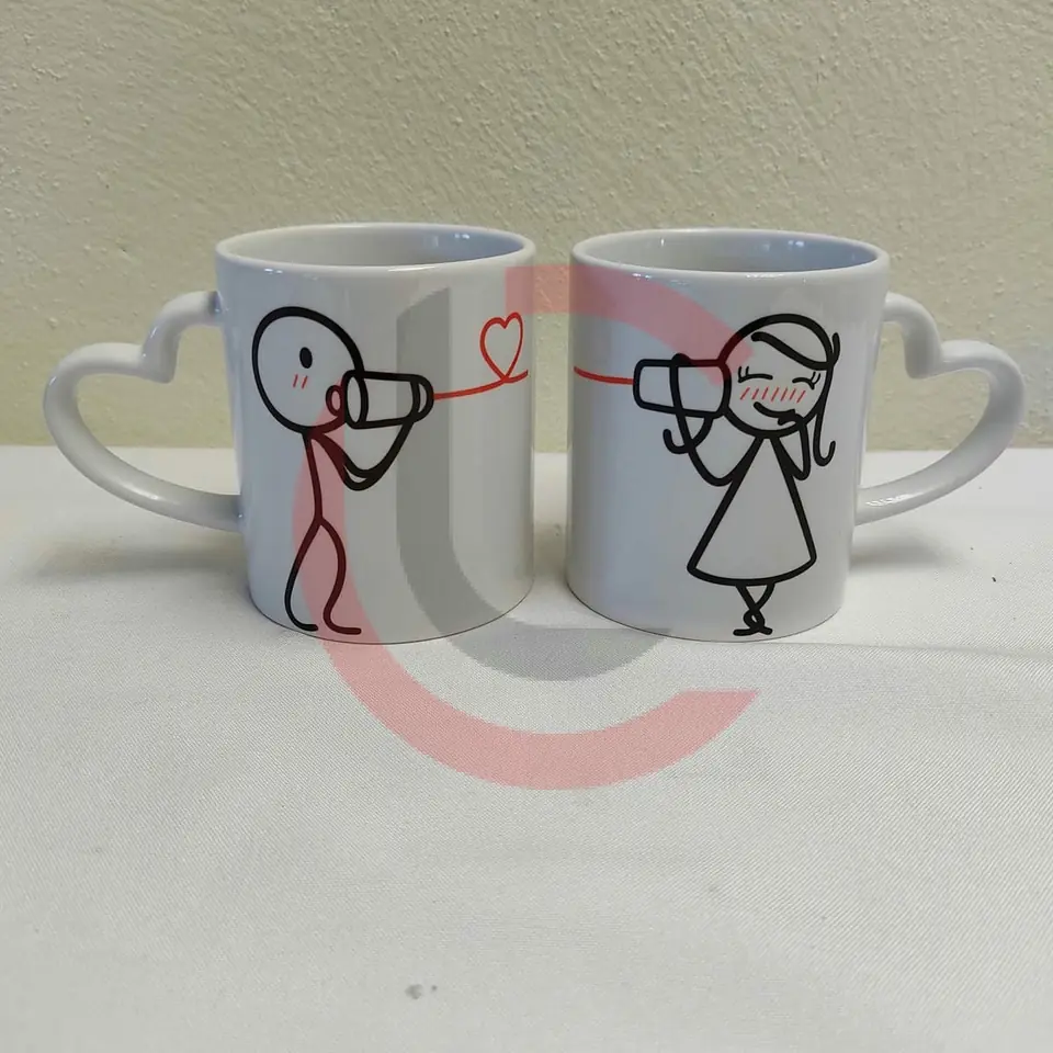 Combo dos tazas blancas con asa de corazón sublimadas