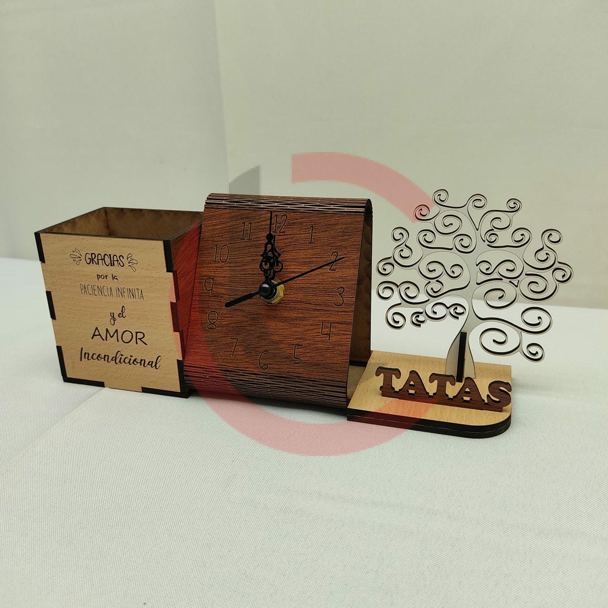 Reloj de escritorio con portalápices